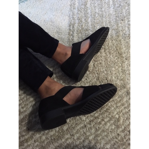 Minimalist style suede sandals! - Picture 6 of 8